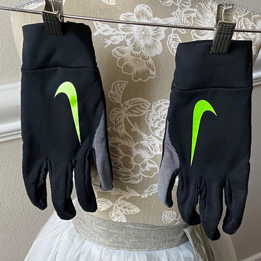Boys large SEAHAWKS gloves